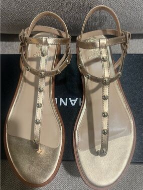 💛 Vince Camuto Egyptian Metallic Gold Studded T-Strap Sandals- Size (11), NWT 💛
